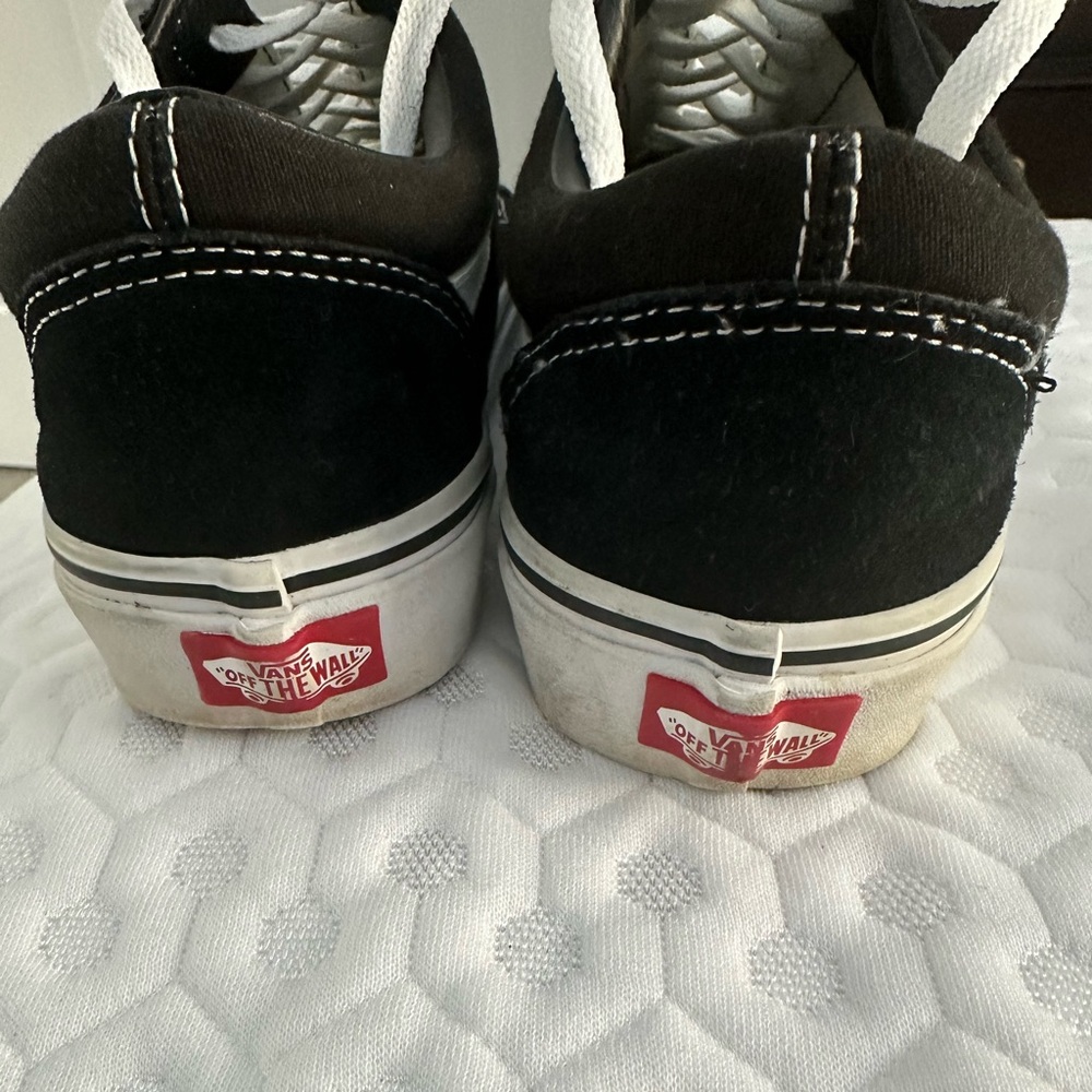 Vans Women’s Old Skool Black and White Sneakers Size 8.5 - Picture 4 of 5